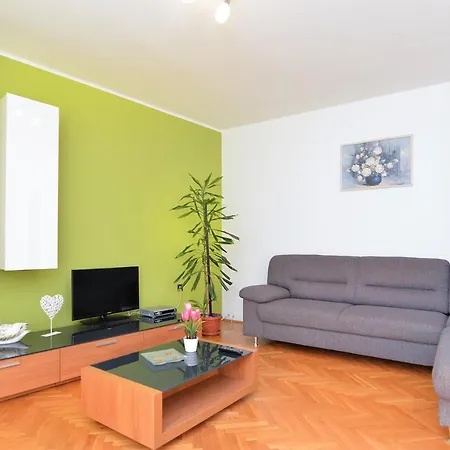 Apartman Roza 2001 *