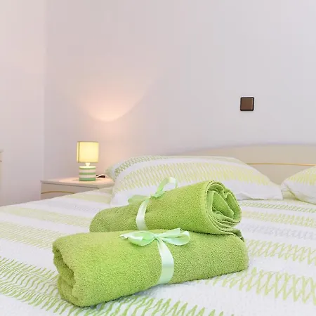 Apartman Roza 2001 *