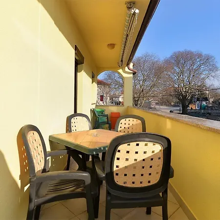 Roza 2001 Apartman