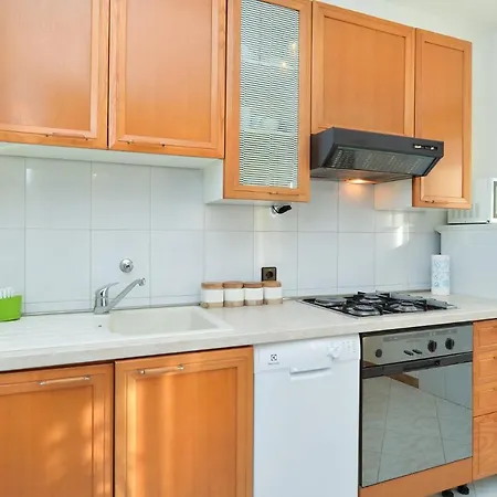 Roza 2001 Apartman