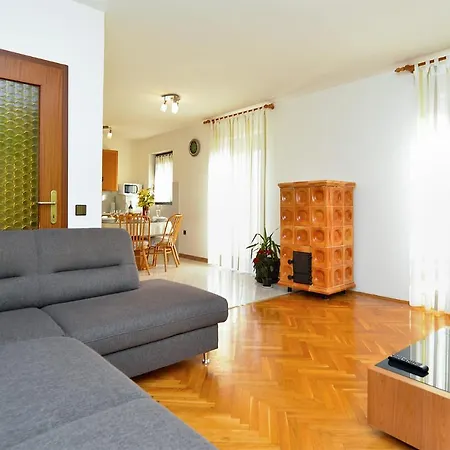 Apartman Roza 2001 *