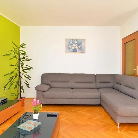 Roza 2001 Apartamento Peroj