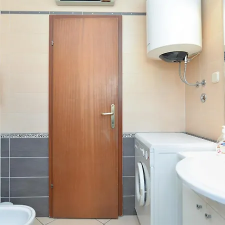 Roza 2001 Apartamento Peroj